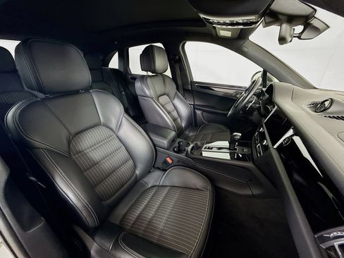 Certified 2023 Porsche Macan Turbo AWD/4WD image 27