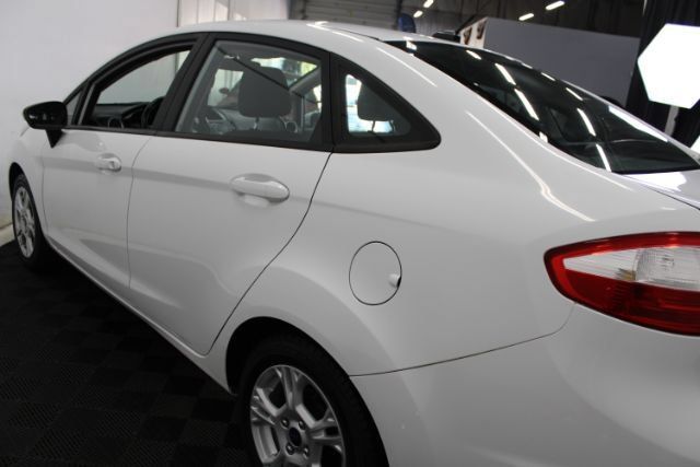 Used 2016 Ford Fiesta SE w/ Cold Weather Package FWD image 8