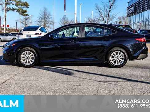 Used 2025 Toyota Camry LE image 9