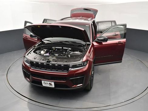 New 2026 Jeep Grand Cherokee Altitude image 26