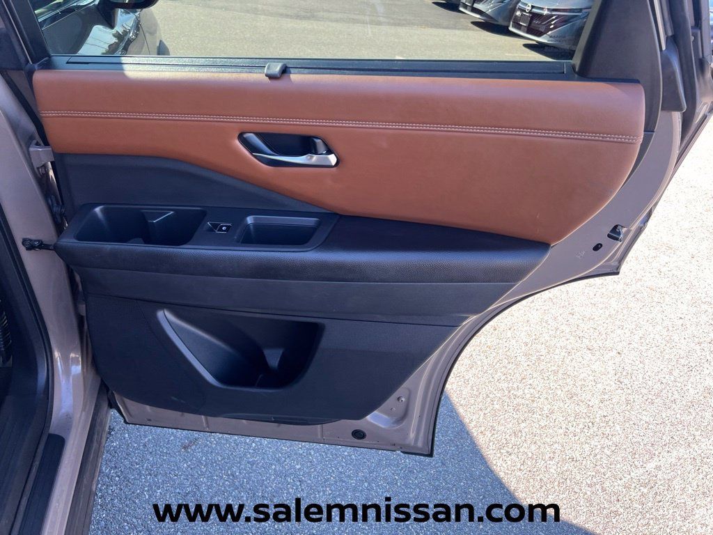 Used 2023 Nissan Pathfinder Platinum AWD/4WD image 24
