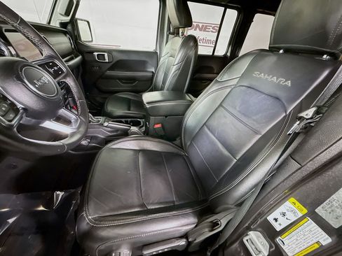 Used 2018 Jeep Wrangler Unlimited Sahara image 26