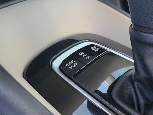 Certified 2025 Toyota Corolla LE image 31