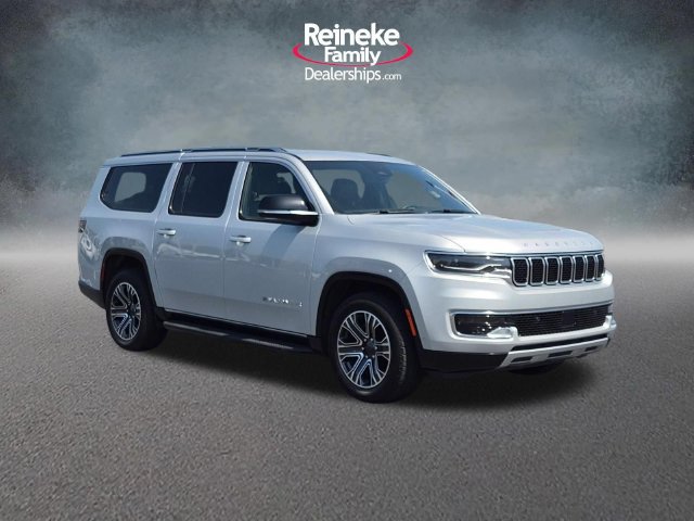 Used 2024 Jeep Wagoneer L Series II w/ Flexible Seating Group AWD/4WD image 3