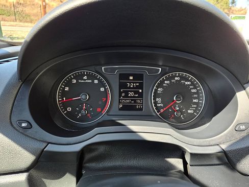 Used 2017 Audi Q3 2.0T Premium w/ Convenience Package FWD image 41