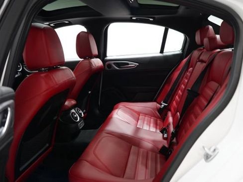 Used 2026 Alfa Romeo Giulia AWD image 31