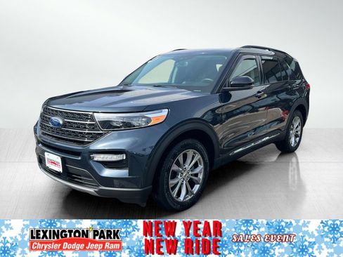 Used 2024 Ford Explorer XLT w/ Equipment Group 202A image 2