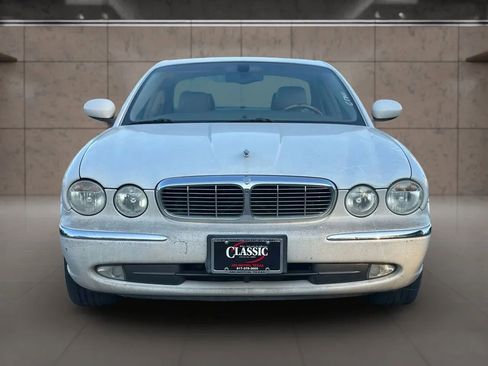 Used 2004 Jaguar XJ8 image 17