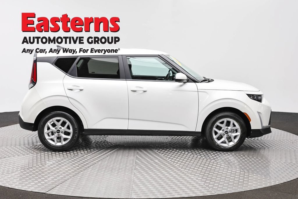 Used 2024 Kia Soul LX w/ Option Group 015 FWD image 5
