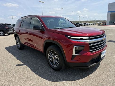 Used 2025 Chevrolet Traverse LT w/ Driver Confidence Package image 11
