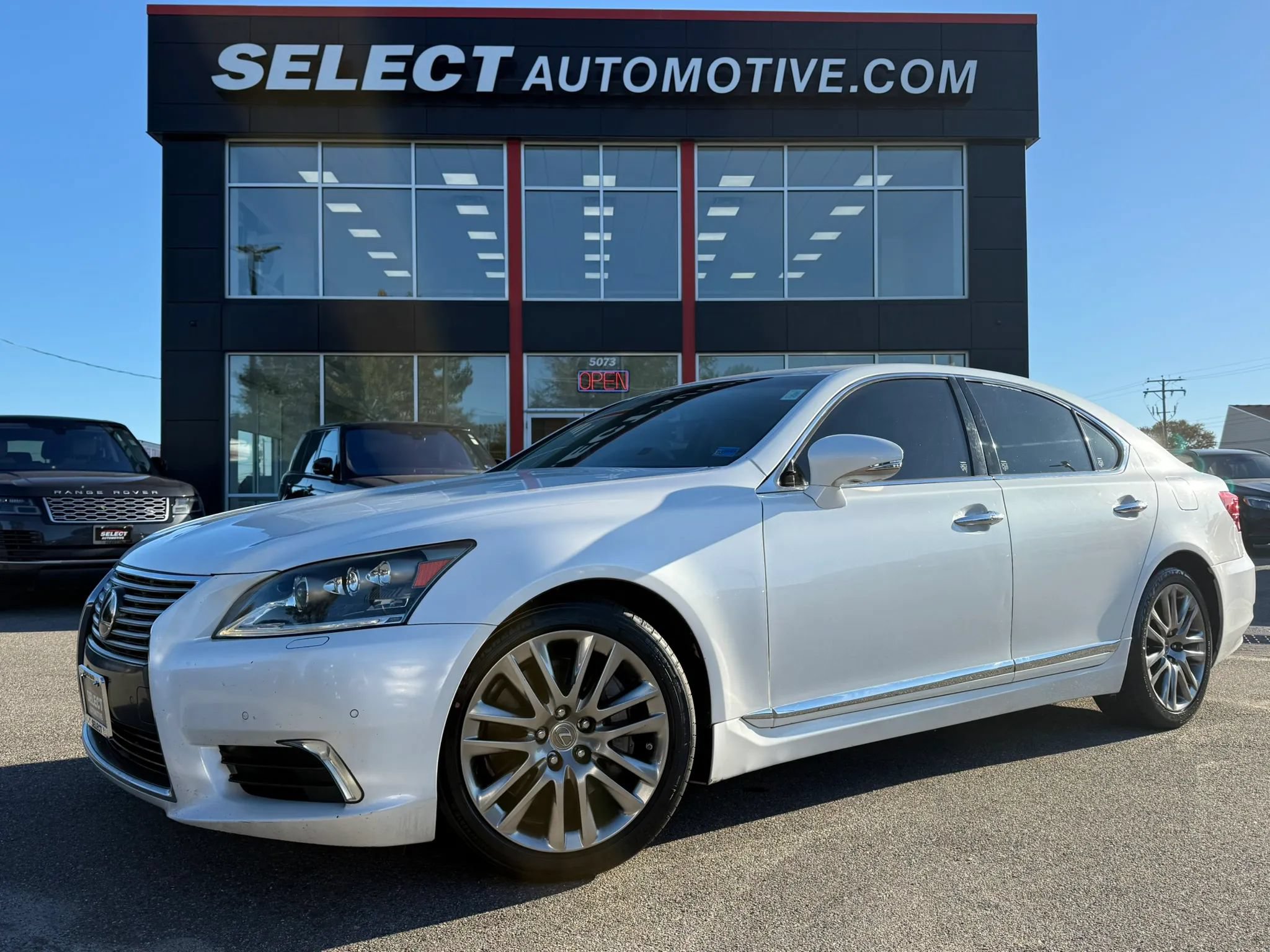 Used 2013 Lexus LS 460 AWD w/ Comfort Pkg image 1