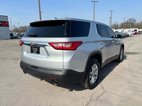 Used 2021 Chevrolet Traverse LS image 3
