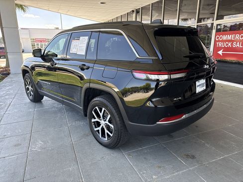 Used 2025 Jeep Grand Cherokee Limited w/ Luxury Tech Group II image 7