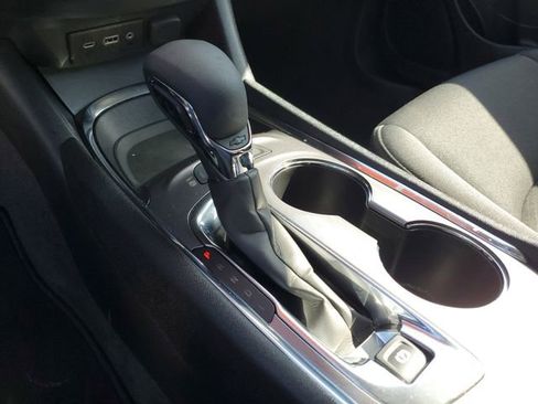 Used 2023 Chevrolet Malibu LT image 32