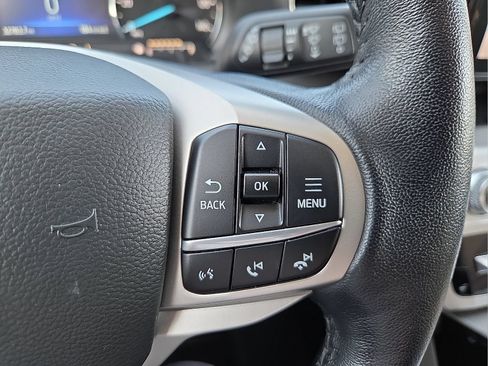 Used 2022 Ford Explorer XLT w/ Equipment Group 202A AWD/4WD image 21