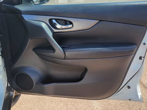 Used 2016 Nissan Rogue S FWD image 18