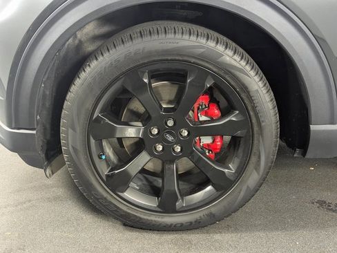 Used 2022 Ford Explorer ST w/ ST Street Pack image 10