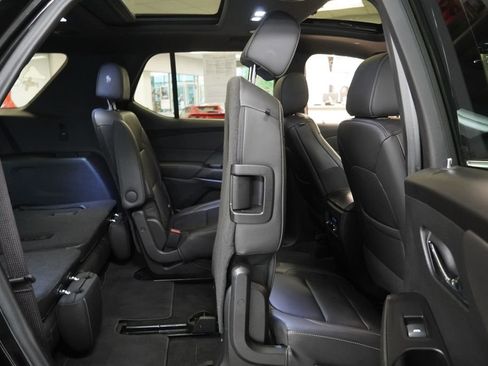 Used 2023 Chevrolet Traverse LT w/ LT Premium Package AWD/4WD image 36