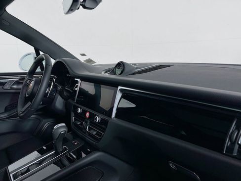 New 2026 Porsche Macan AWD/4WD image 31