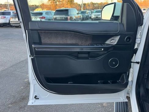 Used 2019 Ford Expedition Max Limited image 17