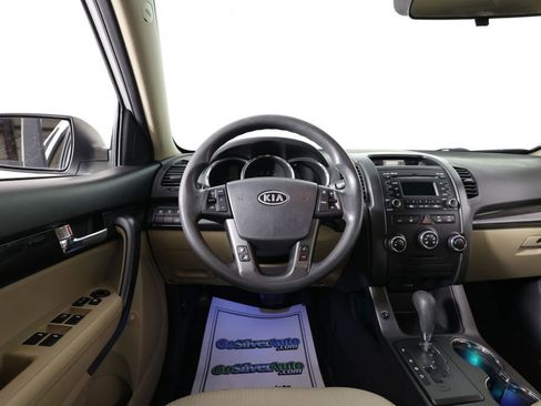 Used 2012 Kia Sorento LX image 28