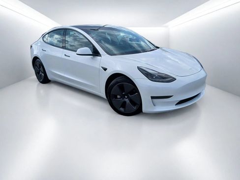 Used 2023 Tesla Model 3 Standard Range RWD image 2
