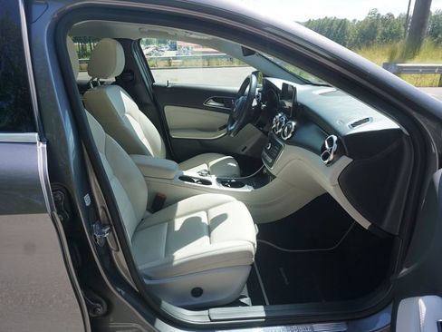 Used 2018 Mercedes-Benz GLA 250 image 16