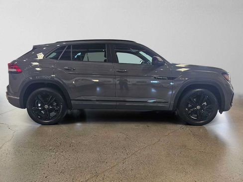 Used 2023 Volkswagen Atlas Cross Sport SEL R-Line AWD/4WD image 2