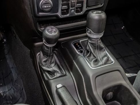 Used 2024 Jeep Wrangler Unlimited Sahara AWD/4WD image 21