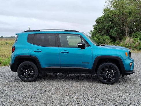 Used 2022 Jeep Renegade Altitude w/ Convenience Group AWD/4WD image 4