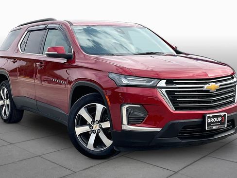 Used 2023 Chevrolet Traverse LT w/ LT Premium Package AWD/4WD image 3