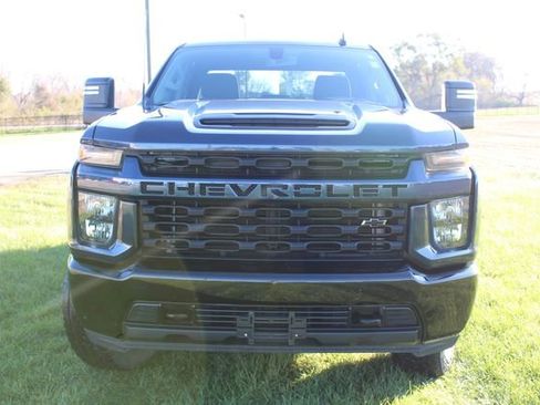 Used 2020 Chevrolet Silverado 2500 Custom w/ Custom Value Package image 12