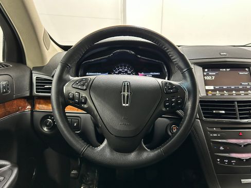 Used 2018 Lincoln MKT AWD image 13