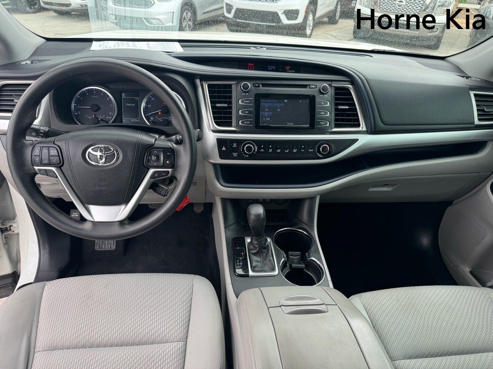 Used 2018 Toyota Highlander LE FWD image 15