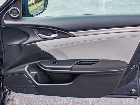 Used 2018 Honda Civic EX image 19