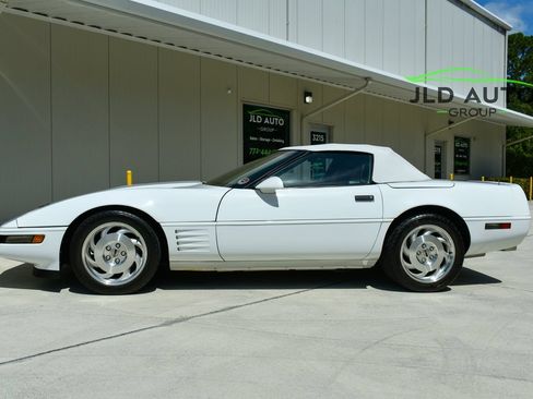 Used 1994 Chevrolet Corvette Convertible RWD image 6