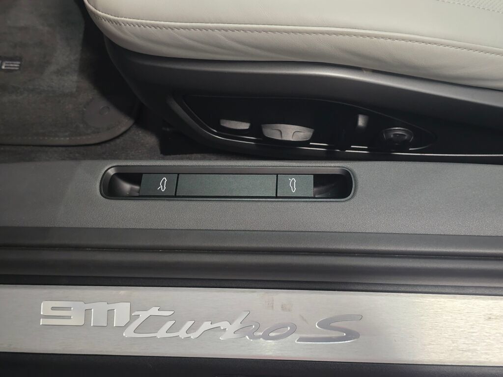 Certified 2025 Porsche 911 Turbo S AWD/4WD image 35