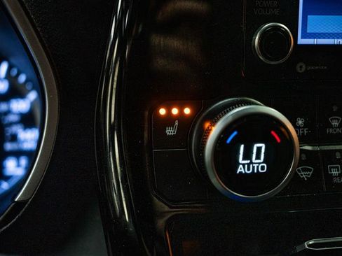 Used 2020 Toyota Highlander XLE image 23