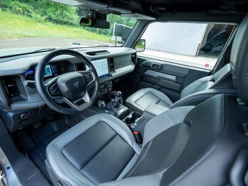 Used 2024 Ford Bronco Big Bend w/ Sasquatch Package AWD/4WD image 14