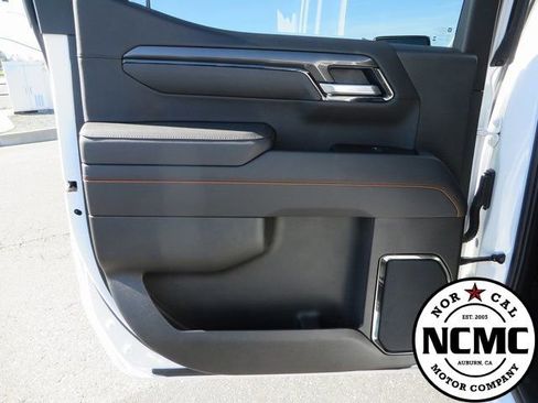 Used 2025 GMC Sierra 1500 AT4 image 42