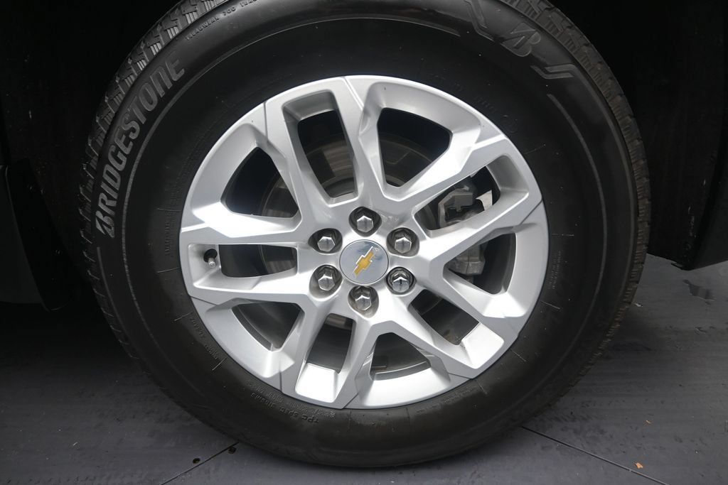 Used 2023 Chevrolet Traverse LS FWD image 10