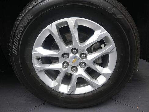 Used 2023 Chevrolet Traverse LS FWD image 10