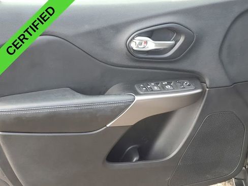 Used 2019 Jeep Cherokee Latitude Plus w/ Cold Weather Group image 23