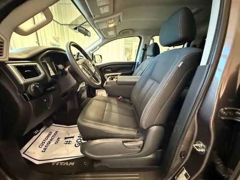Used 2018 Nissan Titan SV image 12