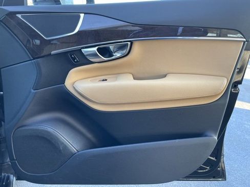 Used 2016 Volvo XC90 T6 Momentum w/ Momentum Plus Package image 28