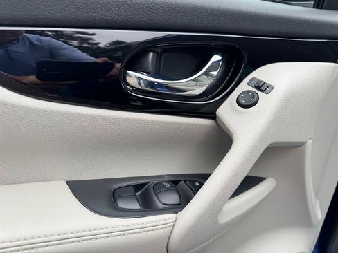 Used 2020 Nissan Rogue Sport SV w/ All-Weather Package image 12