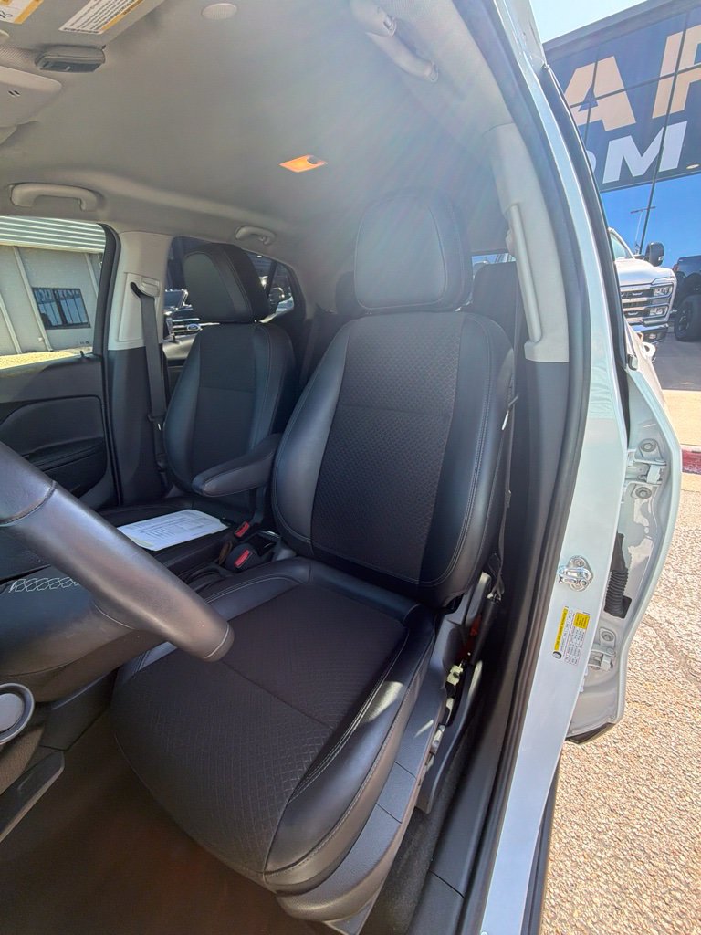 Used 2021 Buick Encore Preferred FWD image 5