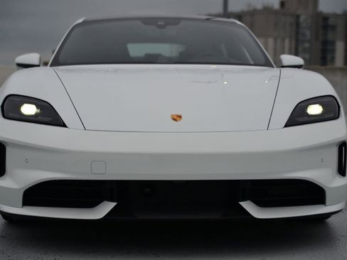 Used 2025 Porsche Taycan image 6