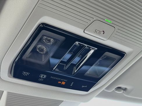 New 2025 Volkswagen Tiguan SE image 37