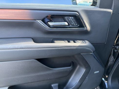 Used 2025 GMC Yukon Denali AWD/4WD image 7